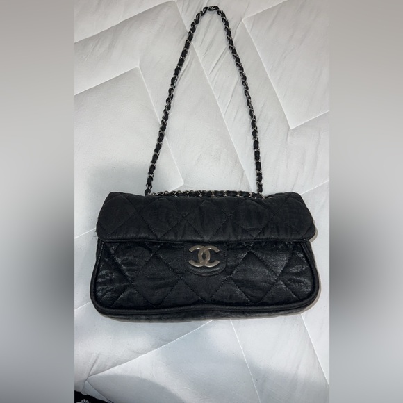 Chanel handbag. - Picture 1 of 7